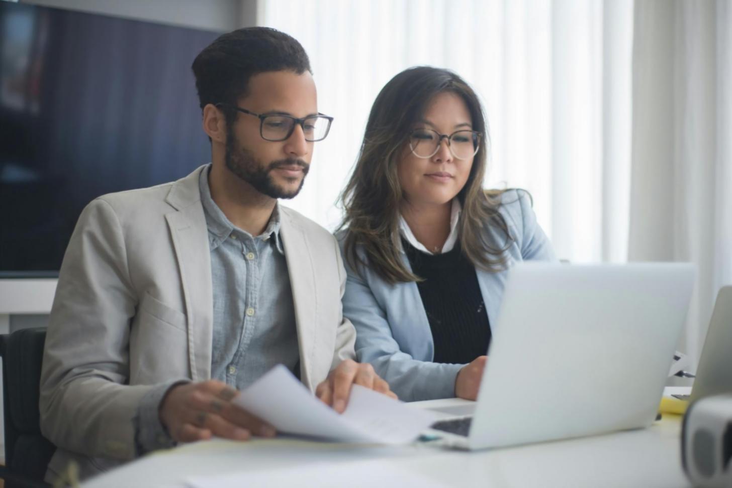 Aula di formazione con materiali didattici per tecniche processuali